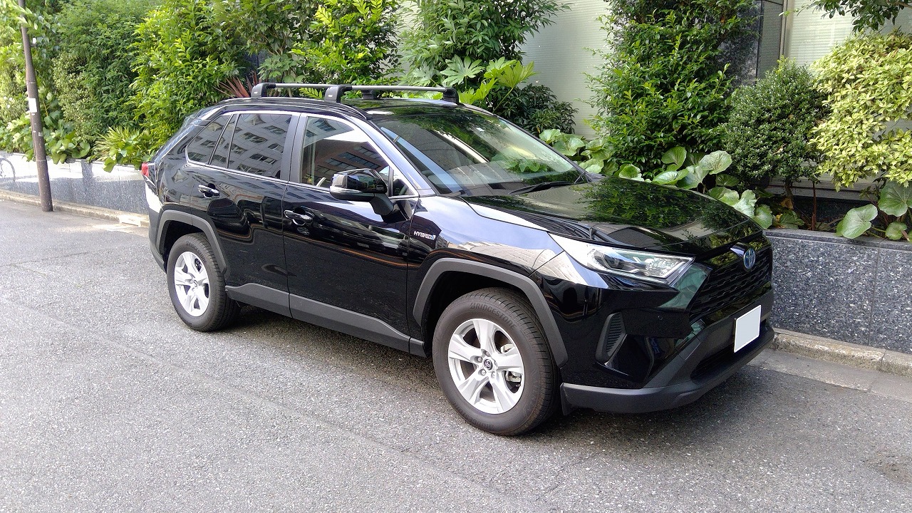 Рав 4 б у. Thule rav4. Тойота рав 4 597. Black 202 rav4. Рав 4 2022 внедорожный.